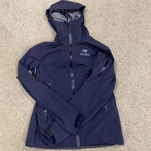 Arc’teryx women’s beta SV